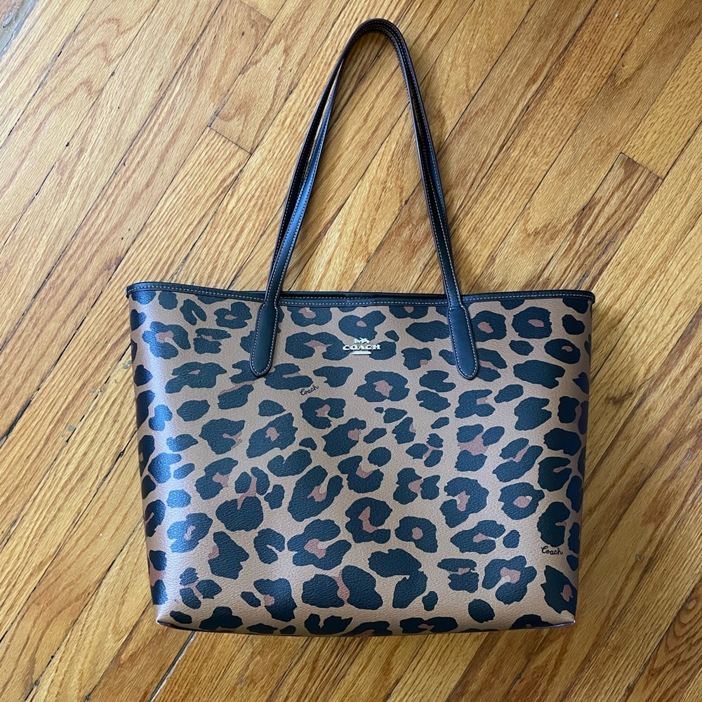 🤎🖤 Coach Leopard Print City Tote Bag